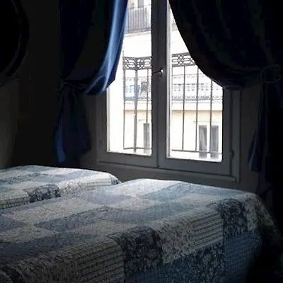 Hotel Apollo Opéra Parigi